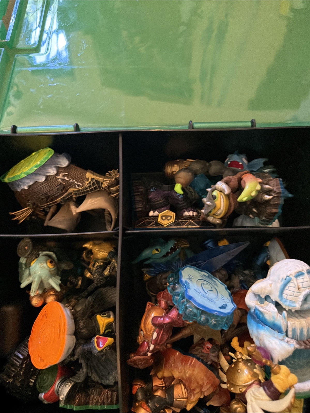Skylander Lot 75+ Pieces – 3 Carrying Cases.