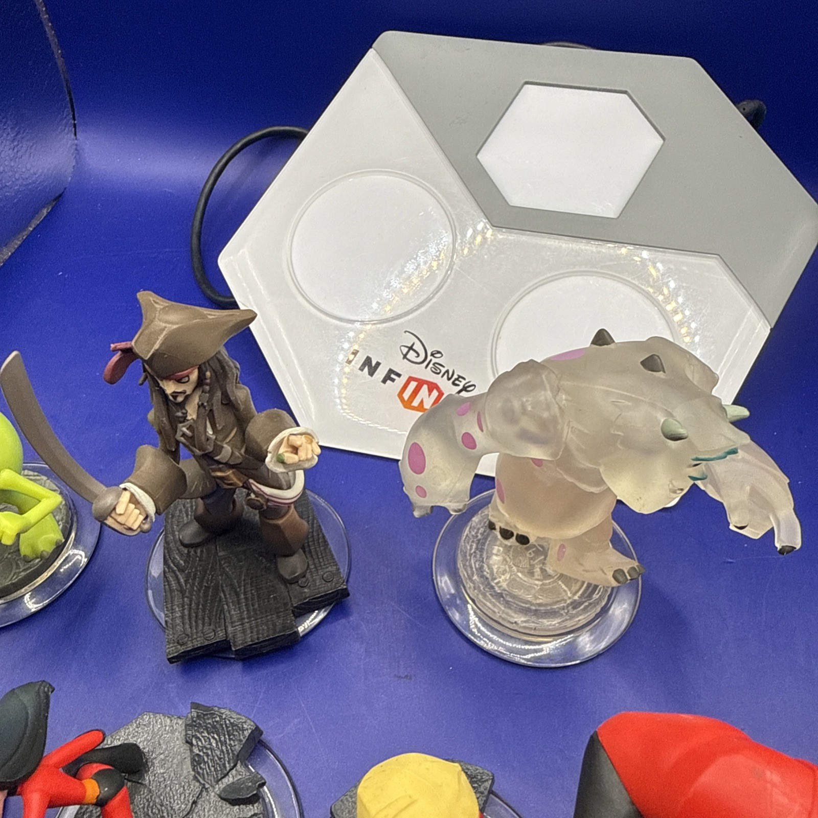 DISNEY INFINITY Base Portal & 8 Figures PS3 PS4 Wii WiiU XBOX360 XBOX ONE