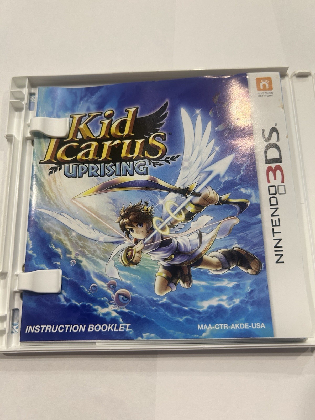 Nintendo Kid Icarus: Uprising Nintendo 3DS w/ Case Manual Inserts Multiplayer