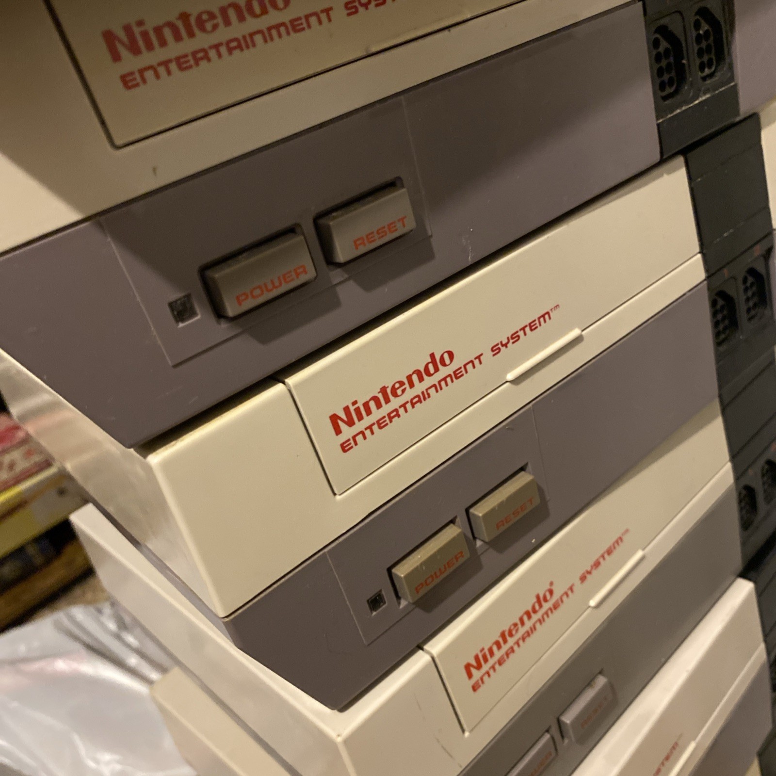 1988 NES Nintendo entertainment System Console and 1 NES Super Mario game