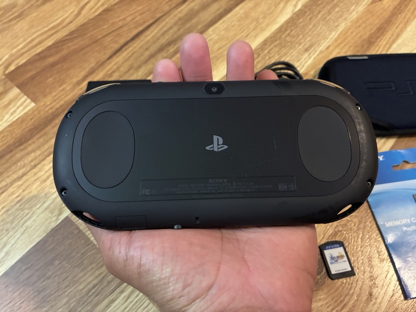 Sony PlayStation PS Vita PCH-2001 Handheld Console w Charger, 8gb, Final Fantasy