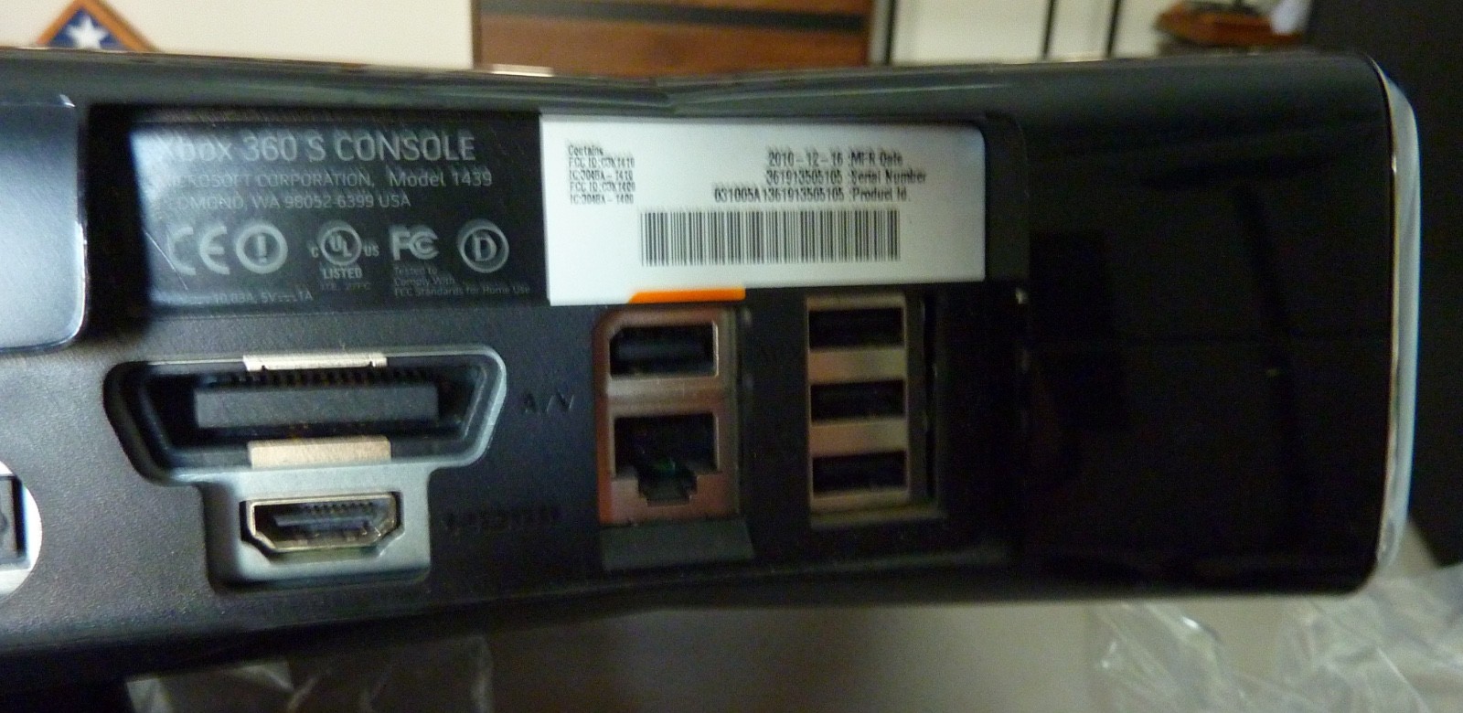 Microsoft Xbox 360 S Console Gaming System and Power Cord Glossy Black Works