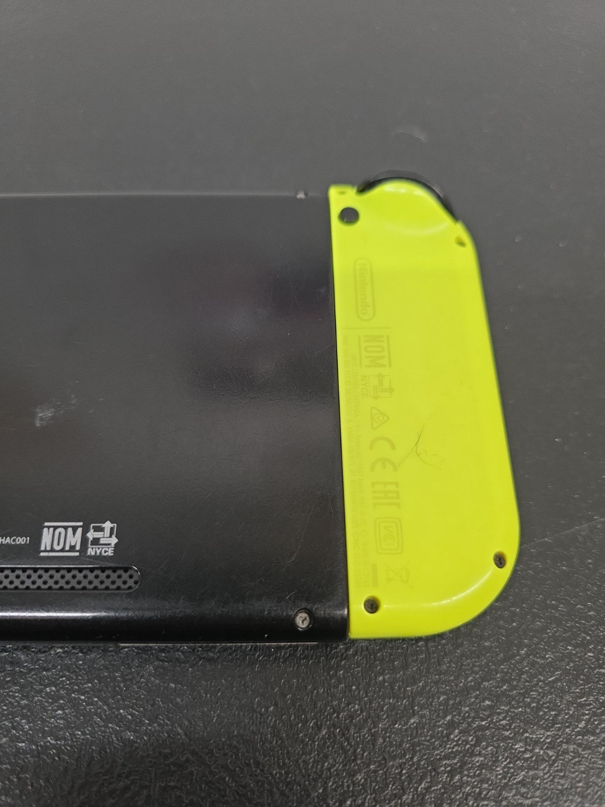 Nintendo HAC00101 Handheld System – Black & Neon Yellow Joy Cons! Gen. 1. BN18