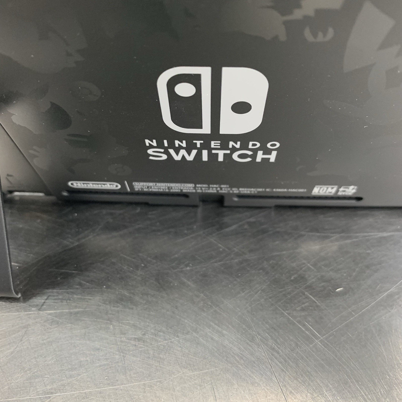 Nintendo Switch Pokémon Let’s Go Pikachu Edition in Box 32GB Console