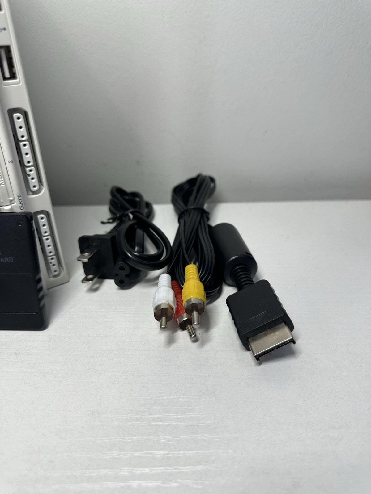 Sony PlayStation 2 PS2 Slim WHITE Console Bundle –Controller / Cables /8MB Card