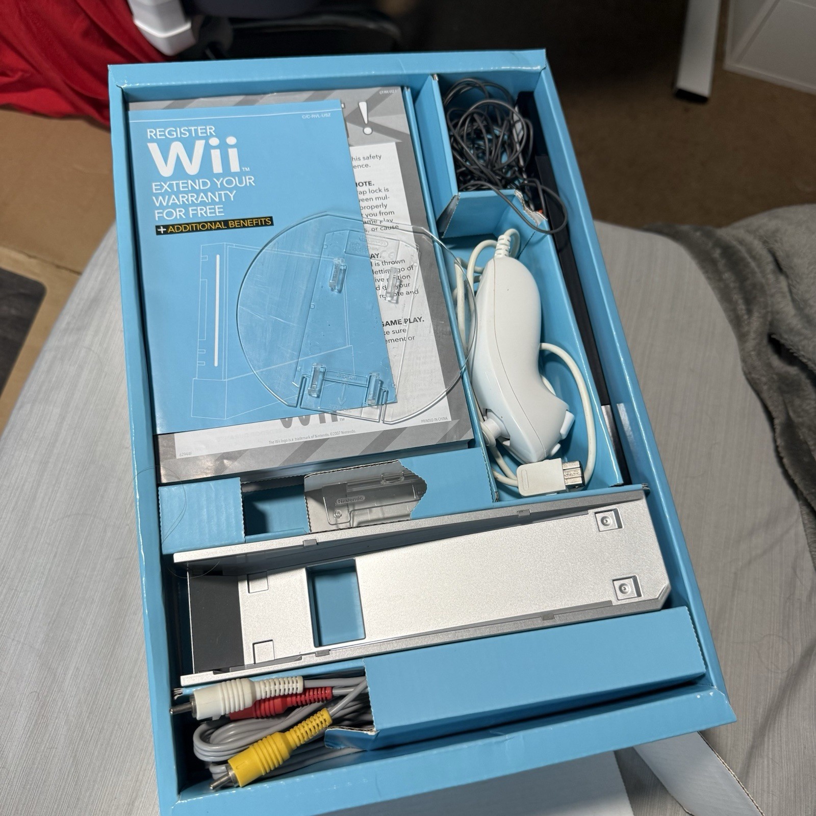 Nintendo Wii Sports White Console CIB – Manuals Cords – Tested Working – CLEAN!!