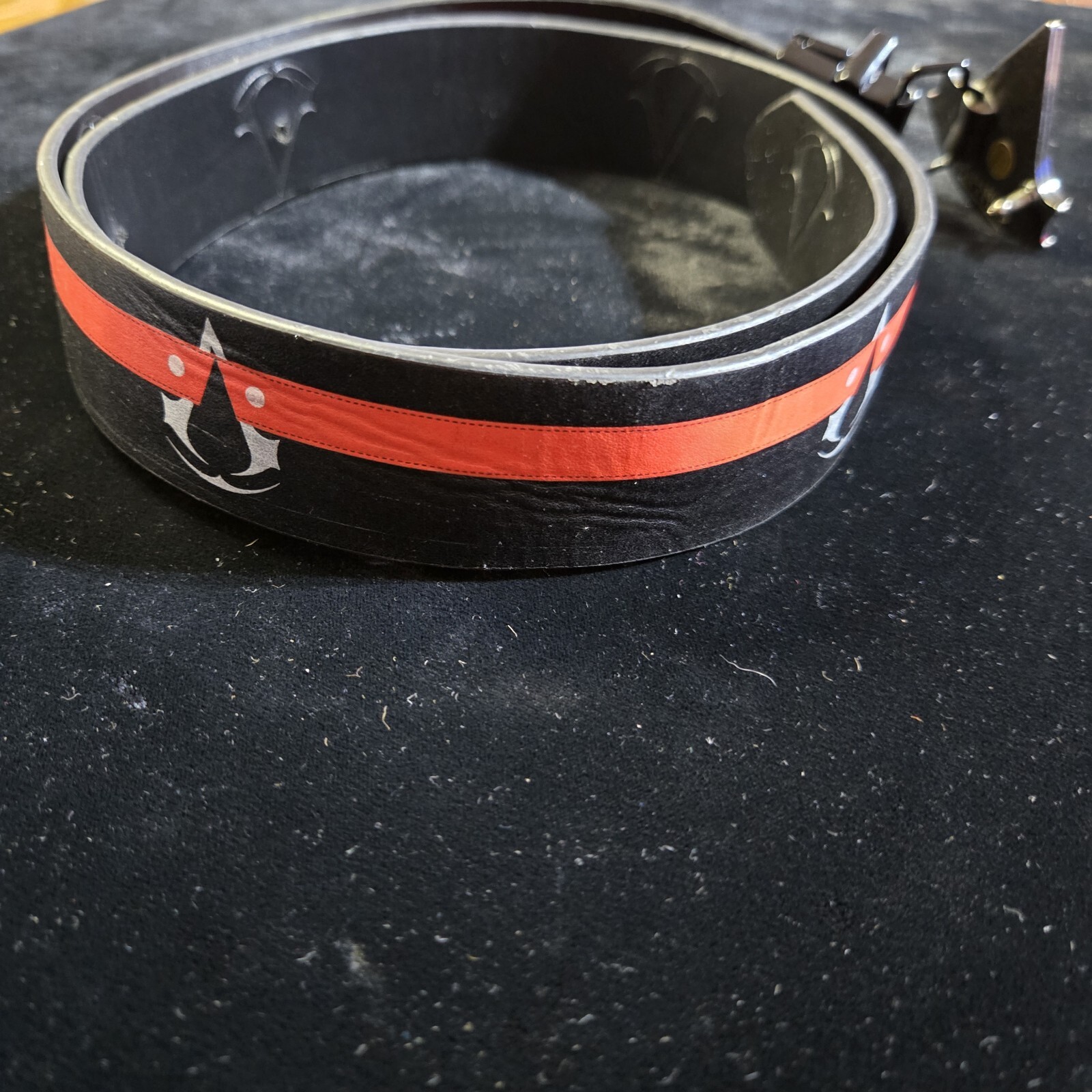 Assassin’s Creed RARE RED Silver Belt Buckle Video Game belt buckle 2018 36-40″