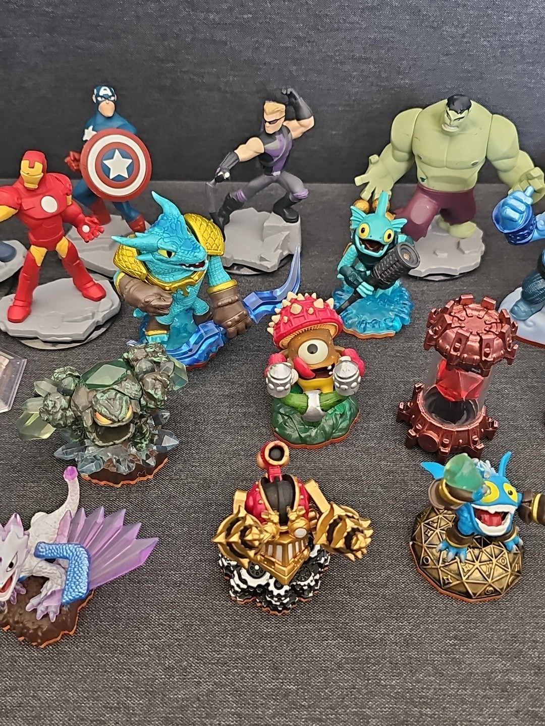 Lot Of 28 Activision Skylanders Trap Marvel Bandicoot