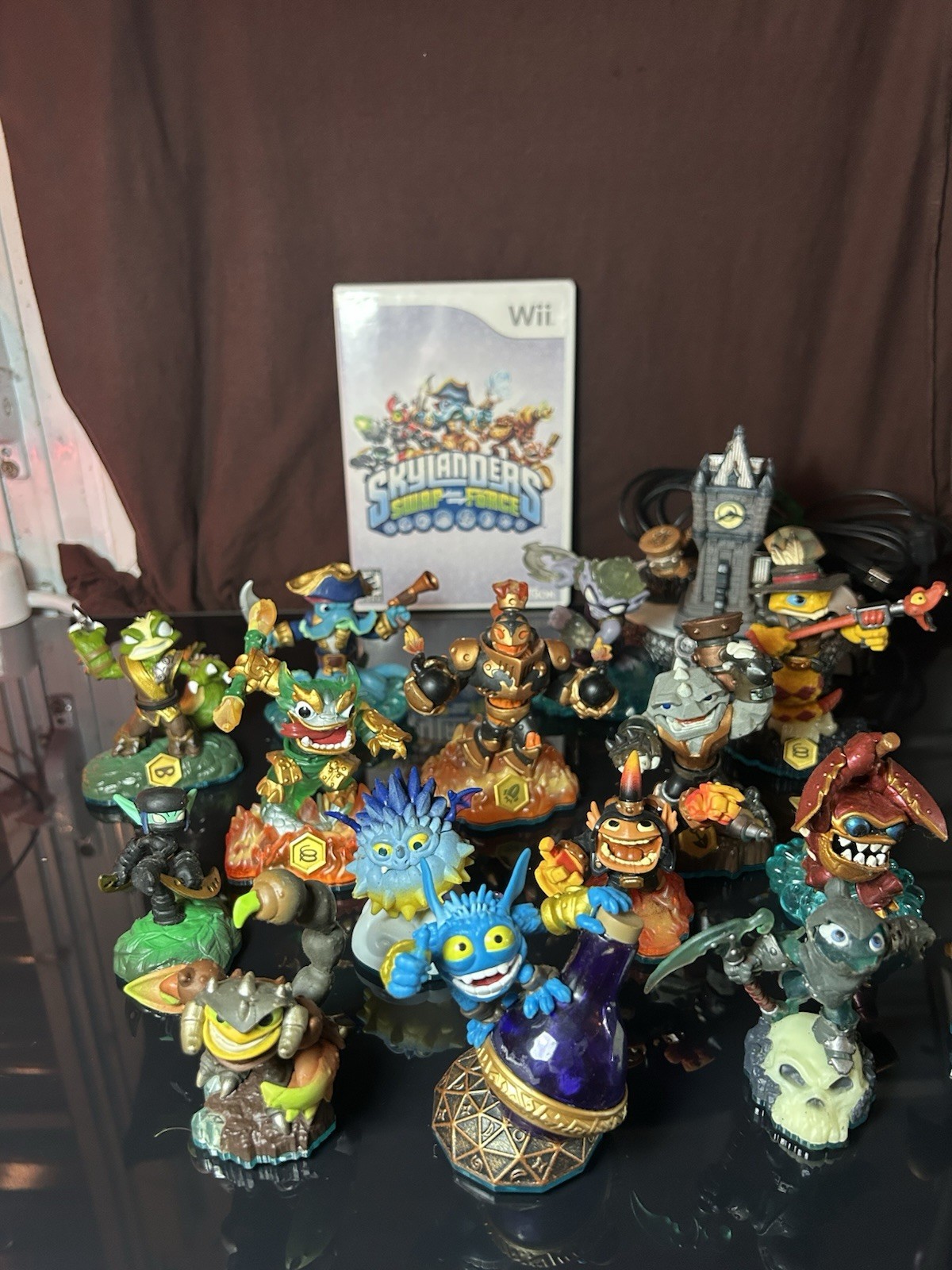 Activision Skylanders Swap Force Wii game portal and 18 Skylander Lot