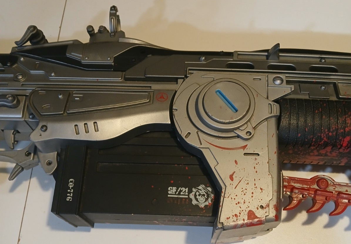 NECA Gears Of War Lancer Replica 2008 – Bloody Lancer – 36″ Full Size Prop