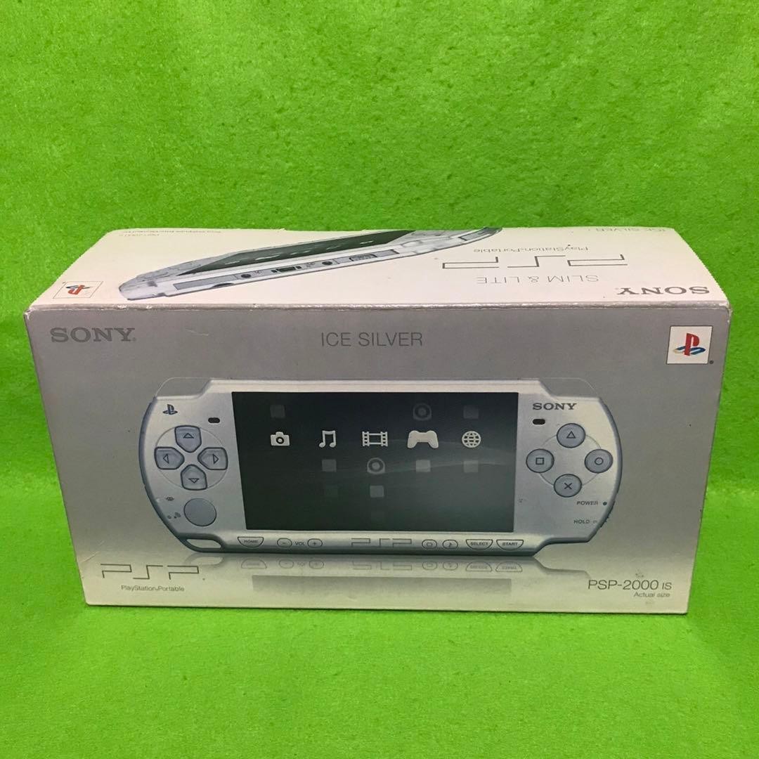 Sony PSP-2000 Ice Silver Console Box Set Region Free Japan