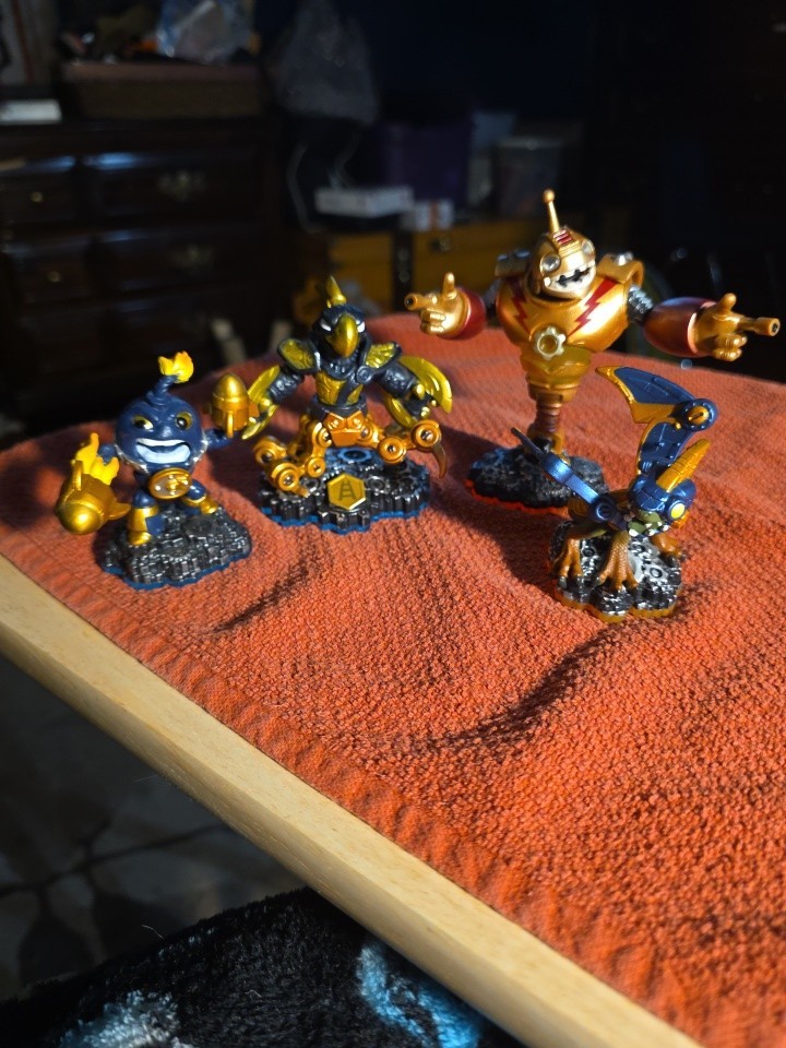 Skylanders Giants Tech Element Figure Lot