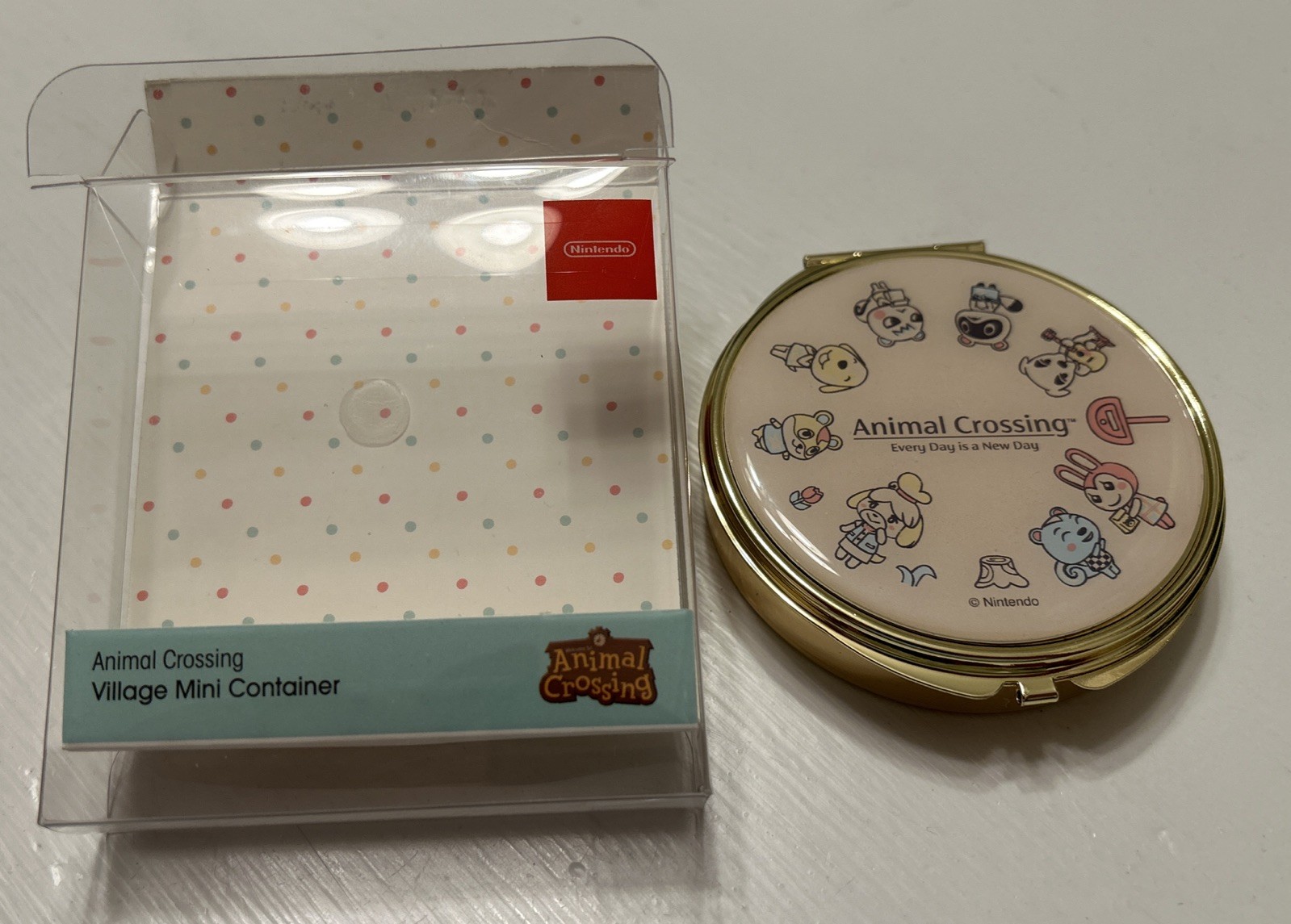 Animal Crossing Nintendo Village Mini Container w/ Mirror & Divider – Rare NIP!