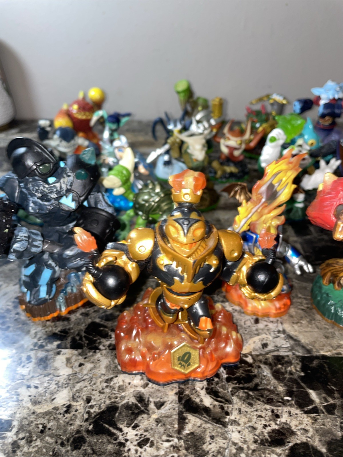 Lot 20 Used Activision Skylanders With 2 Giants And 18 Figures, Add 2URCOLLECTON