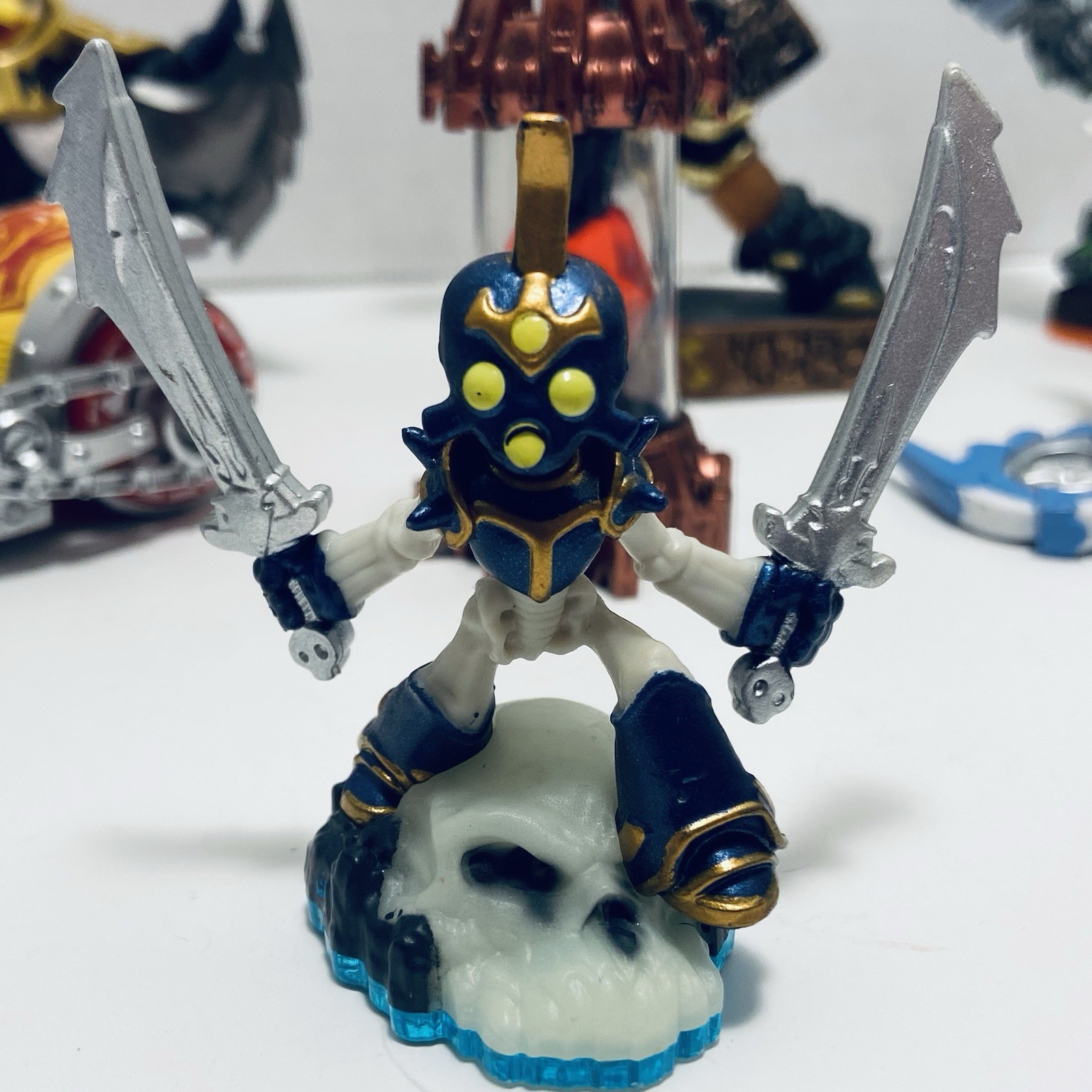 Mixed bundled lot of 11 Skylanders Activision Toy action figures & Vehicles