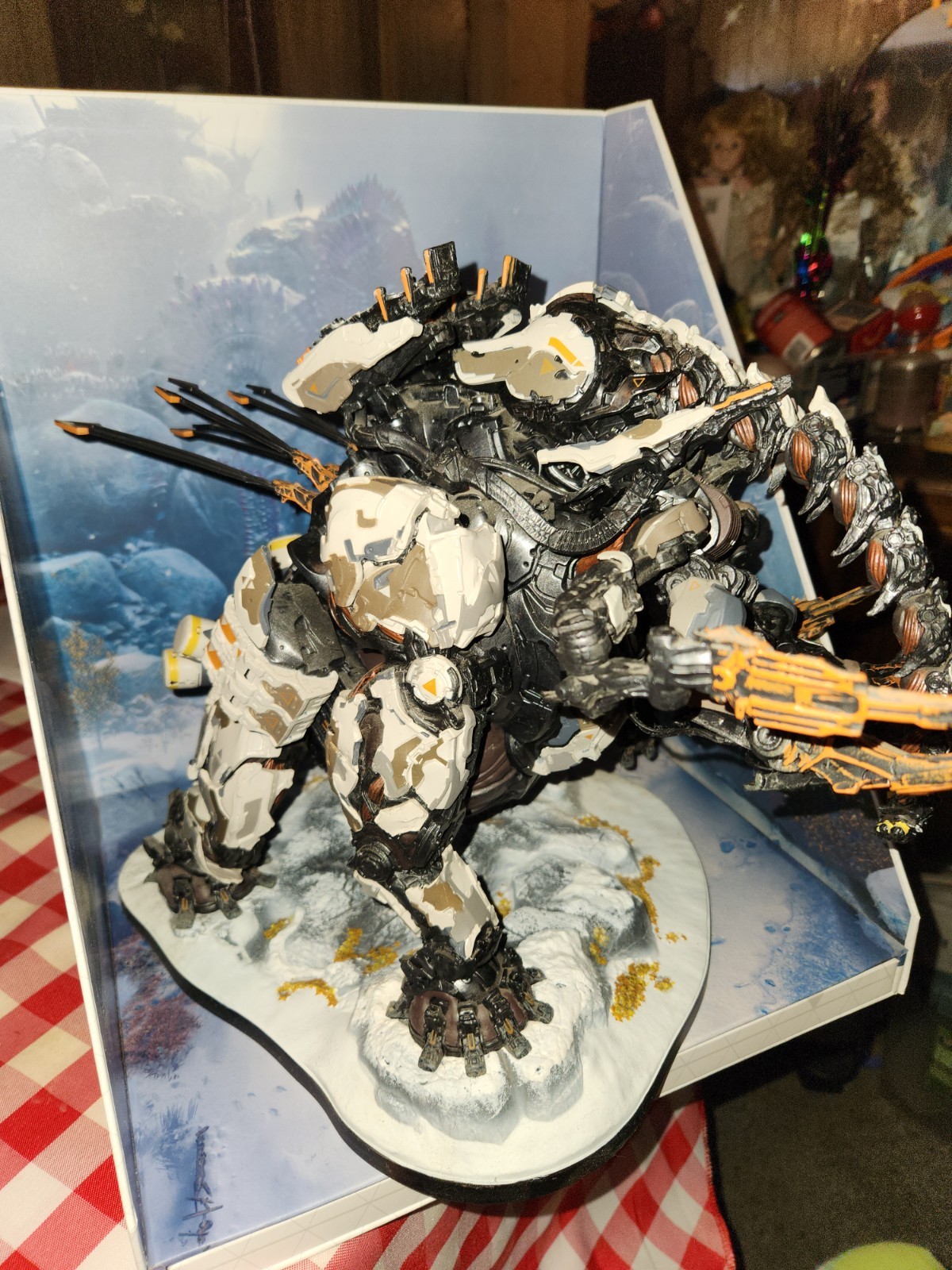 Horizon Zero Dawn Tremortusk Aloy Statue with 2 Figures