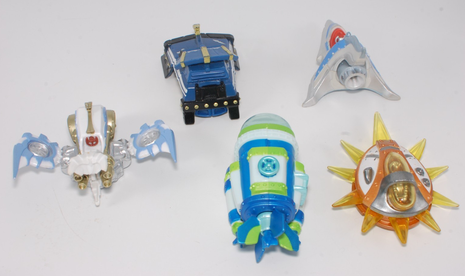 Skylanders Superchargers Lot of 9 Vehicles, 2 Racing Trophy, 4 Character Figures