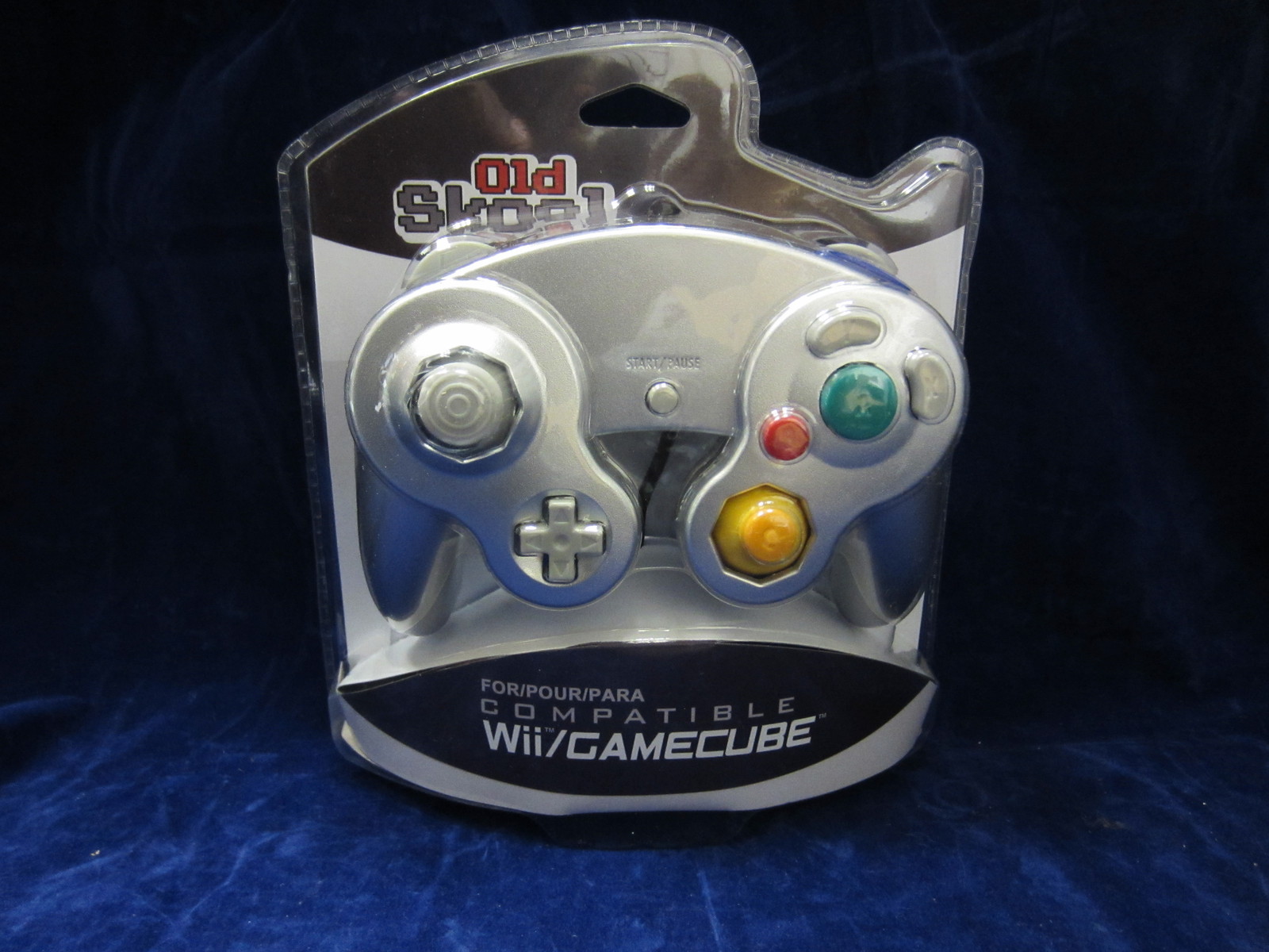 Old Skool Dual Analog Controller for Nintendo Game Cube and Wii – Silver