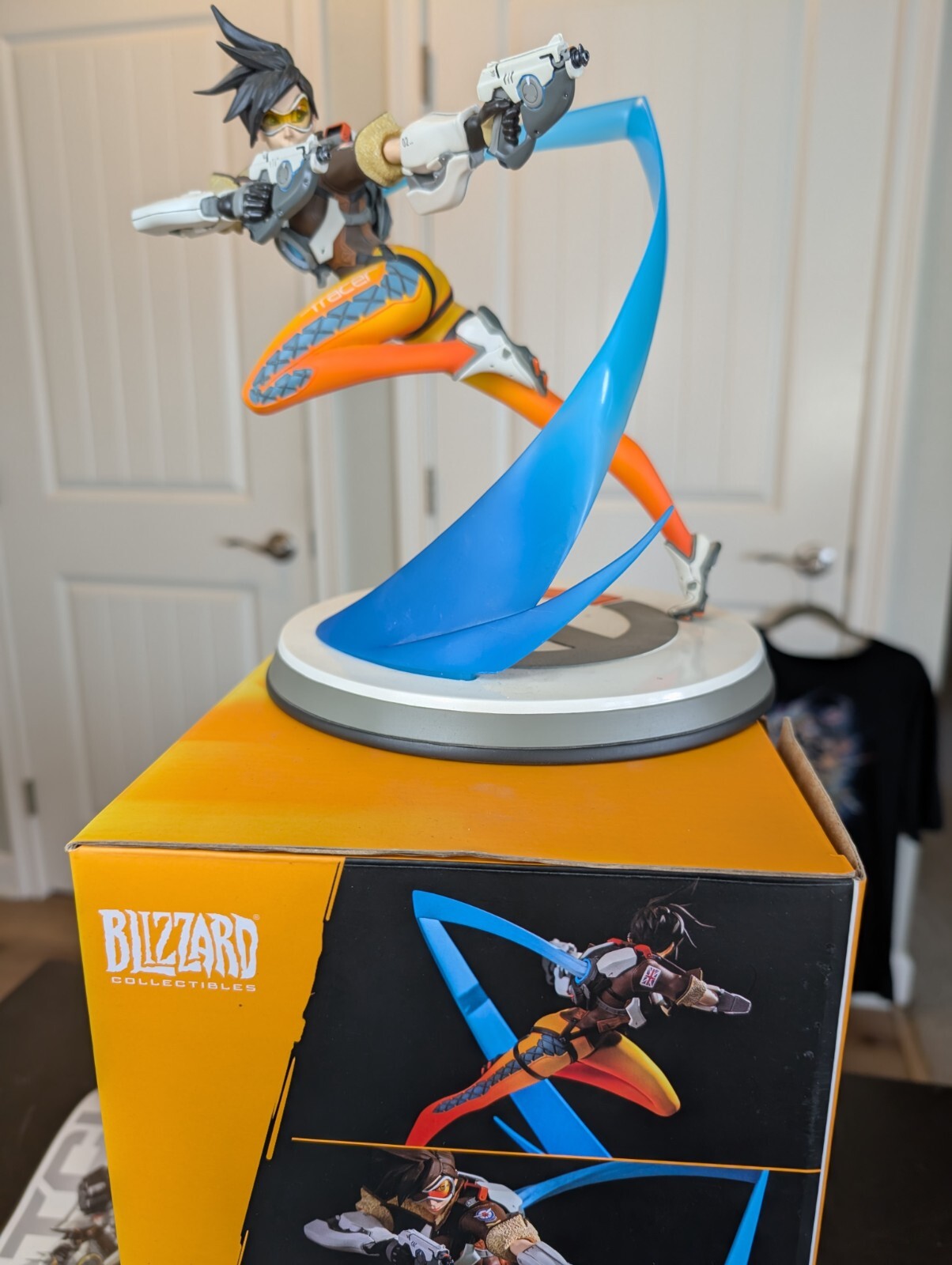 OVERWATCH TRACER Statue Lot-Blizzard Team signed Box, T-Shirt,Poster,Coins