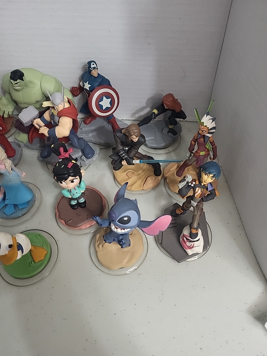 disney infinity 1.0-3.0 game XBOX 360 & Figures, Not Sure What Plays W/ The Game