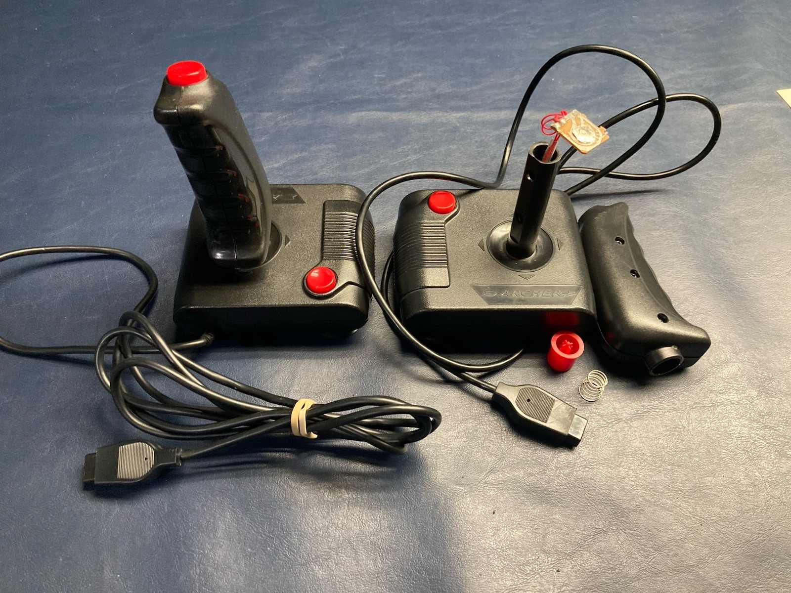 Atari 2600 Joystick Archer Radio Shack + 1 For Parts