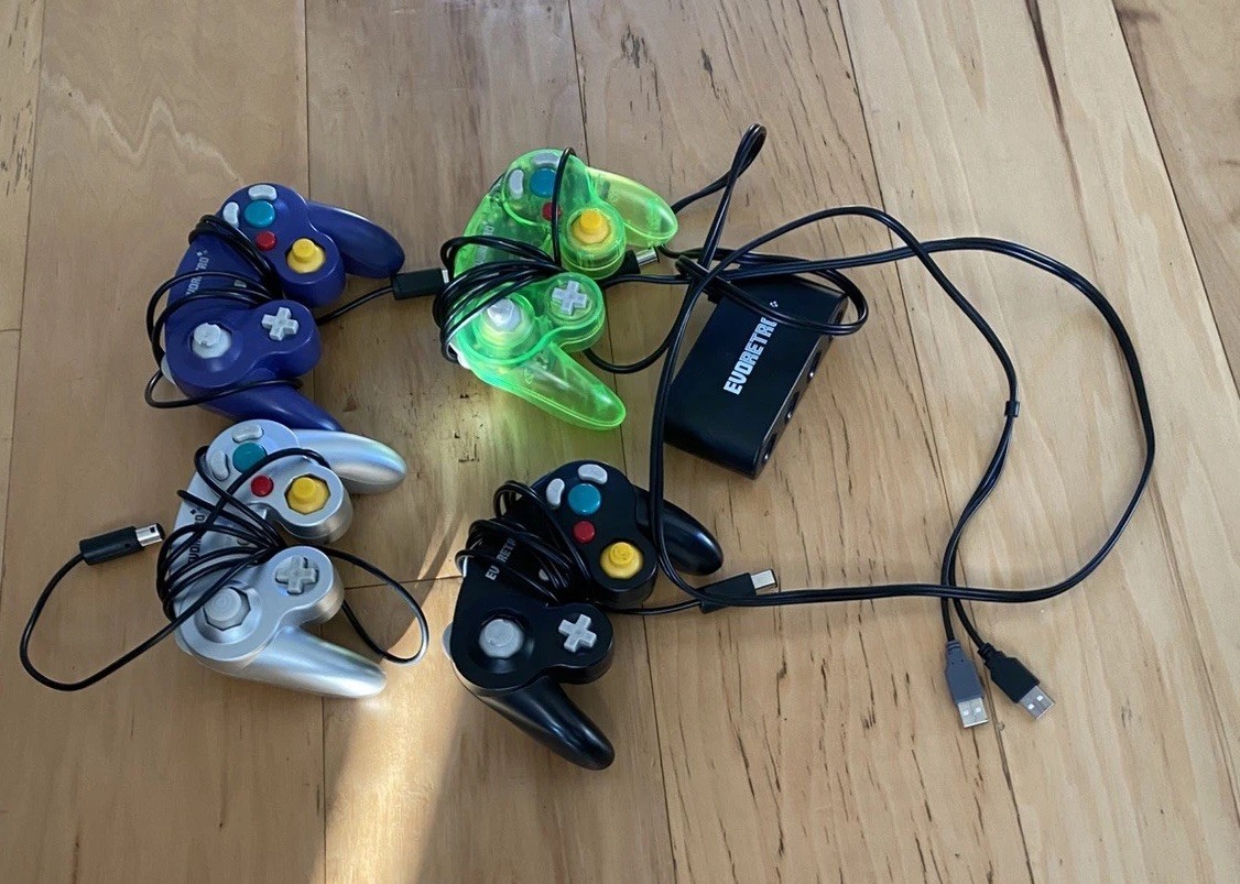 Lot of 4 Assorted Third Party GameCube Controllers 2 work! Also 4 to 1 Adapter