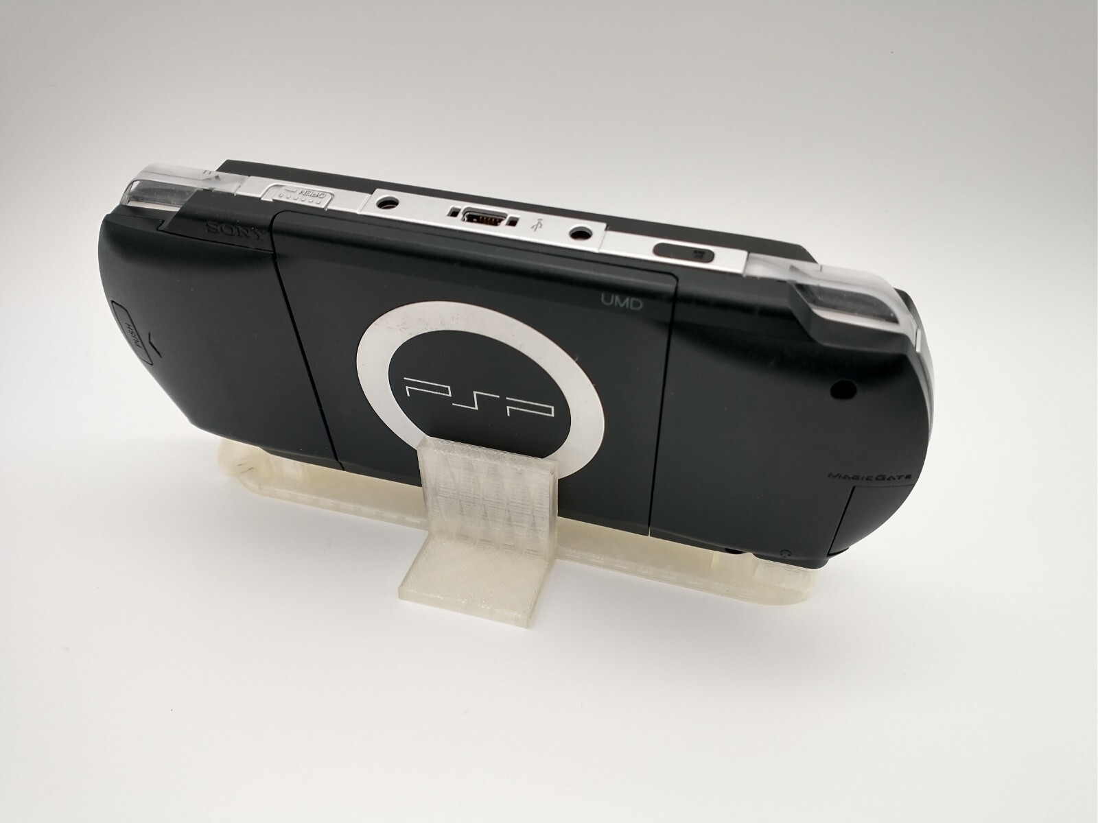 SONY PSP 1000 2000 3000 LOW PROFILE CHARGING DISPLAY STAND – Optional UMD Holder