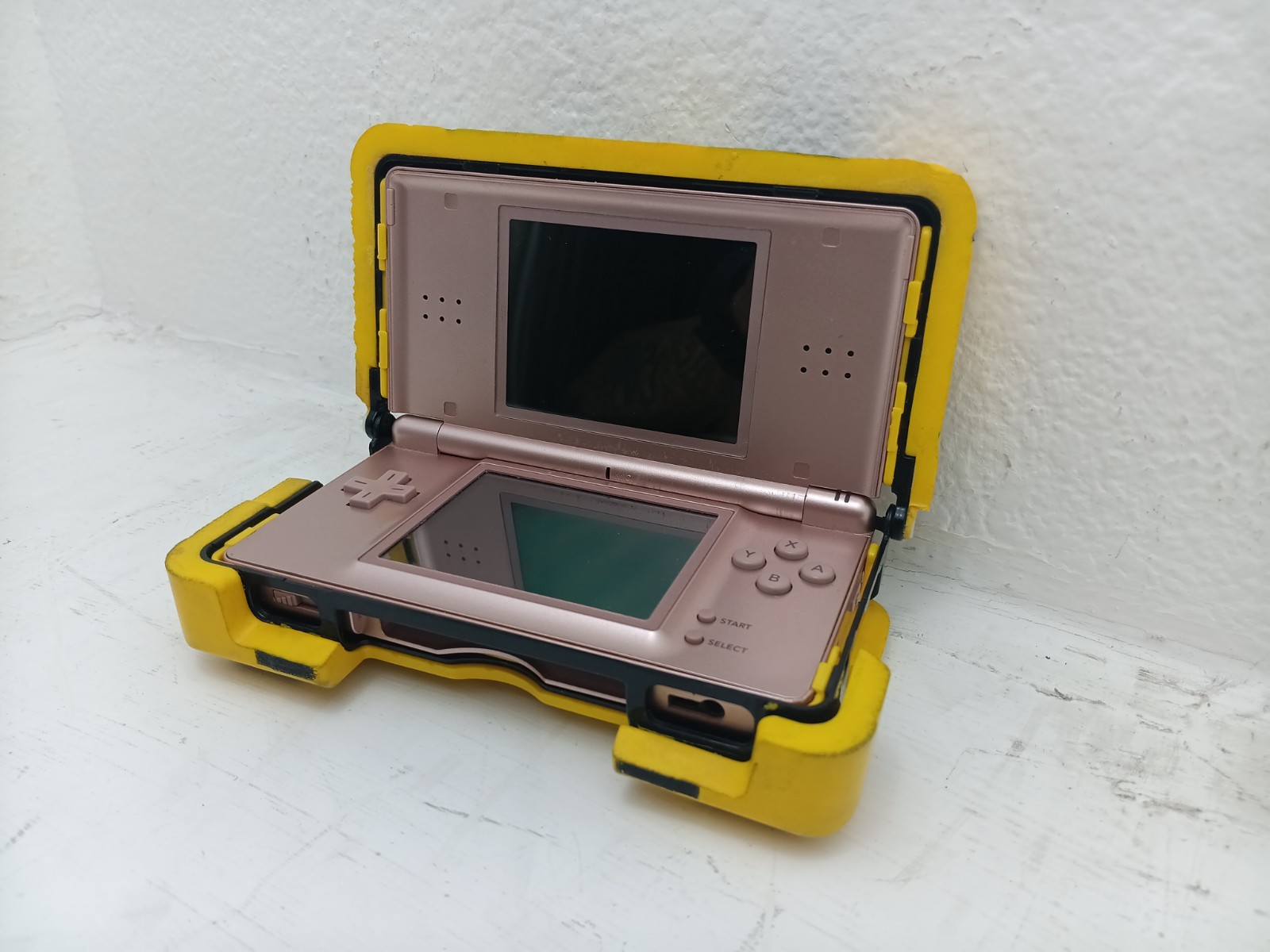 Nintendo DS lite pink console bundle w/ 7 games – Tested “read”