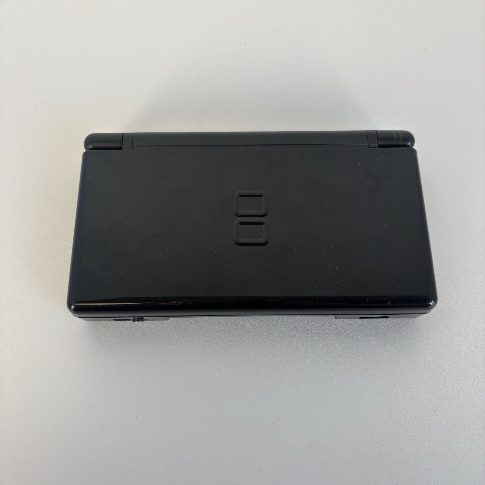Nintendo DS Lite Handheld System – Onyx Black Powers on