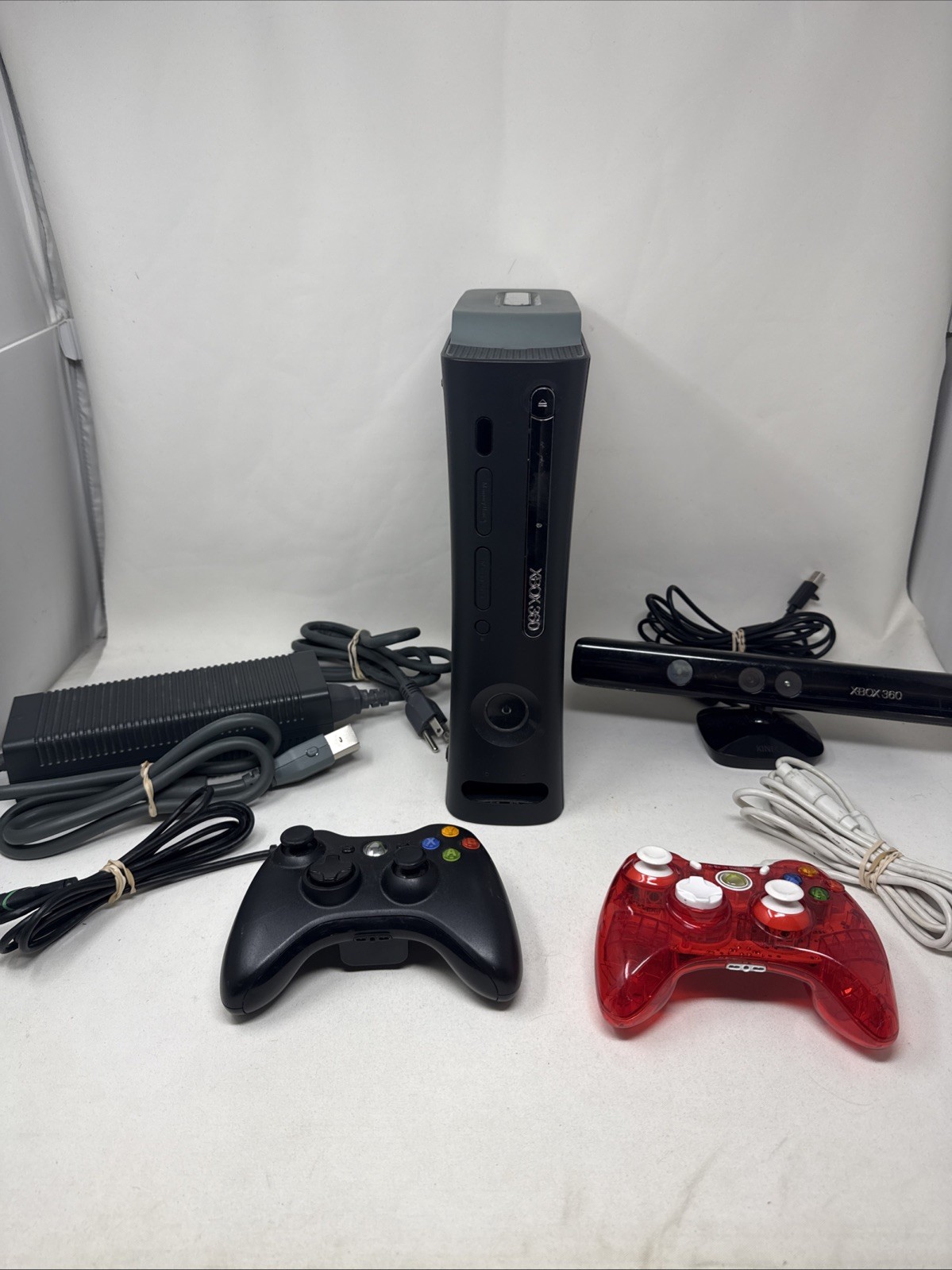 Microsoft Xbox 360 Elite 120GB Console – Black with kinect & 2 controllers