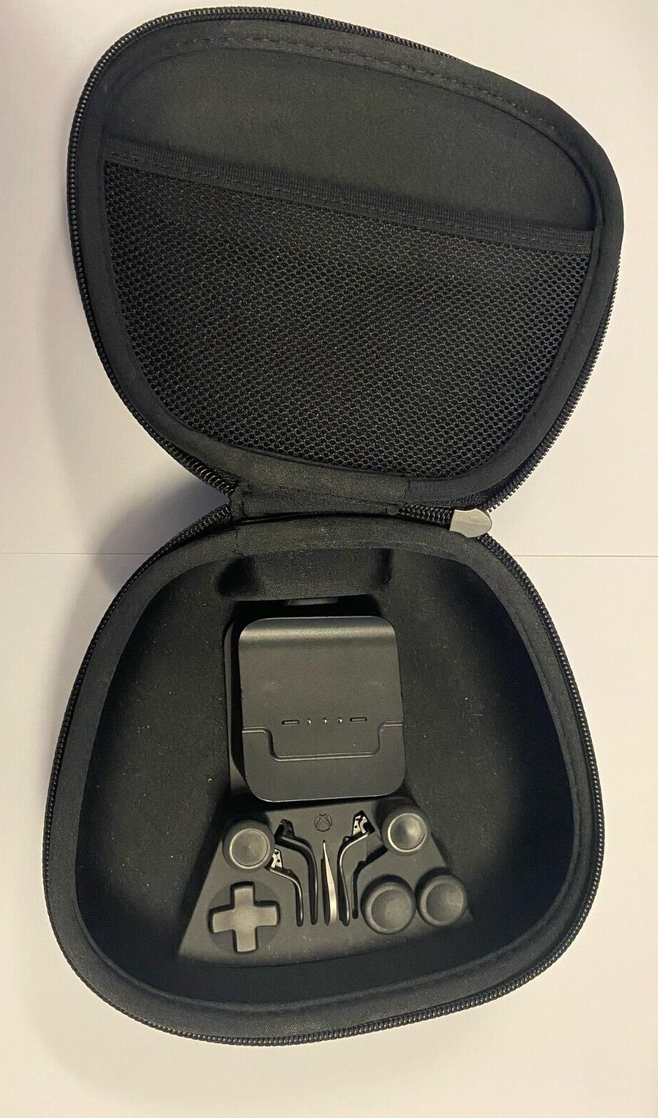 XBOX ELITE SERIES 2 CONTROLLER CARRYING CASE WITH CHARGING STAND And Acessories