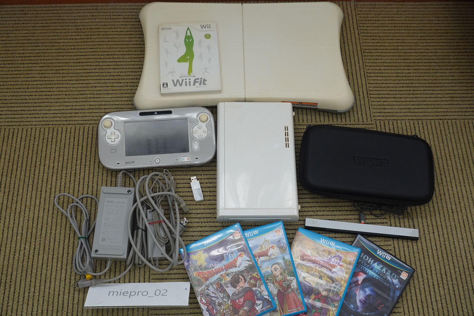 Nintendo WiiU 32GB white WUP-001 working item software wii fit etc… JAPAN