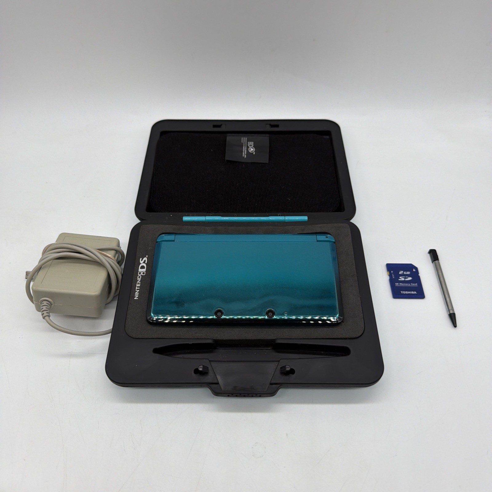 Nintendo 3DS 2GB Aqua Blue Handheld Console With Charger, Case Works Great Mint
