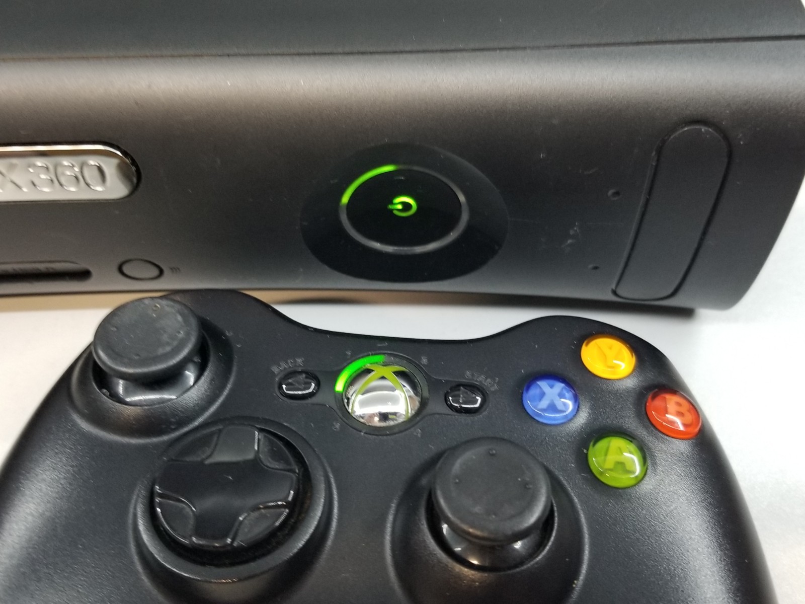 Microsoft Xbox 360 Black Gaming Console 120GB HDD w Controller + AC Adapter