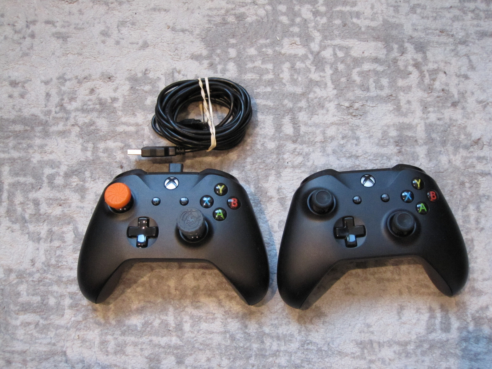 Microsoft 1708 Xbox One Controller – Black x 2 with Extra’s