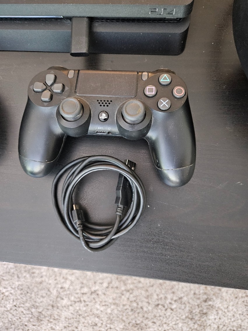Sony PS4 Slim Console Bundle w/ Controller, Wireless Headset & 7 Games – WORKS!!