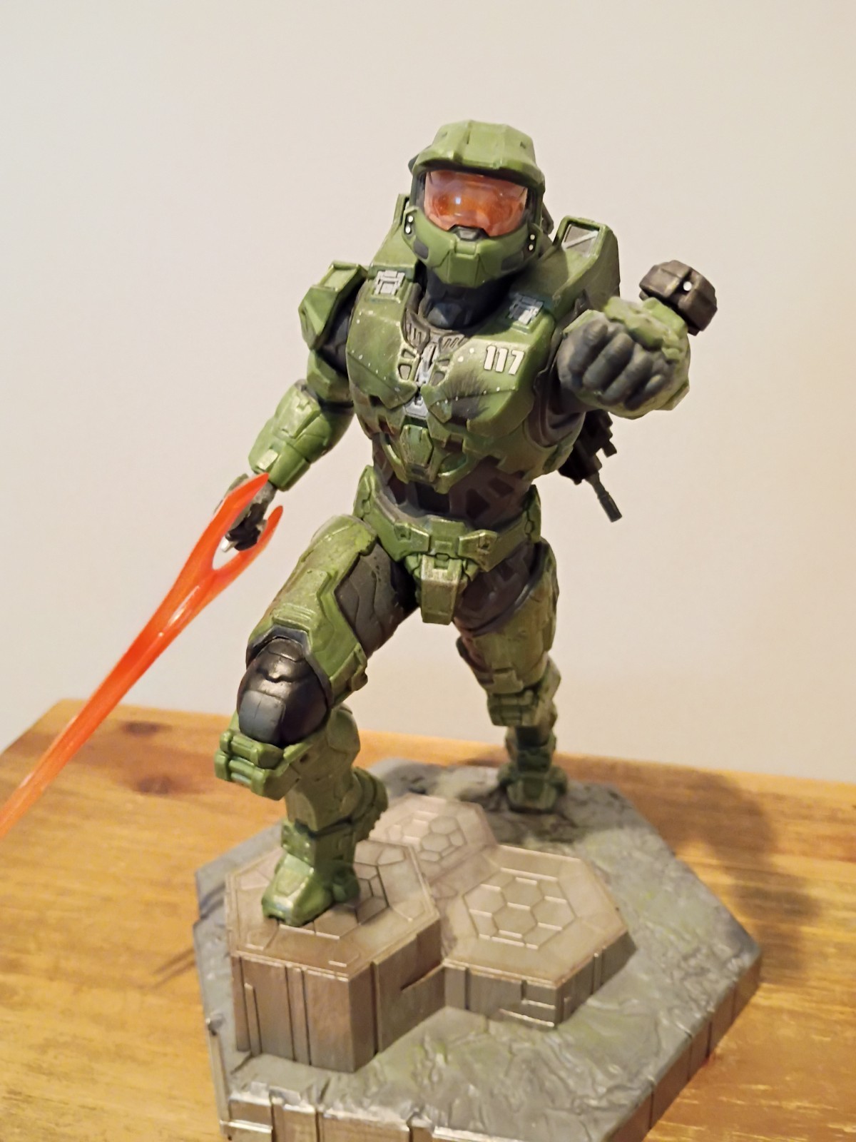 Halo Master Chief ’10 Statue Red Energy Sword Variant. Dark Horse Comics