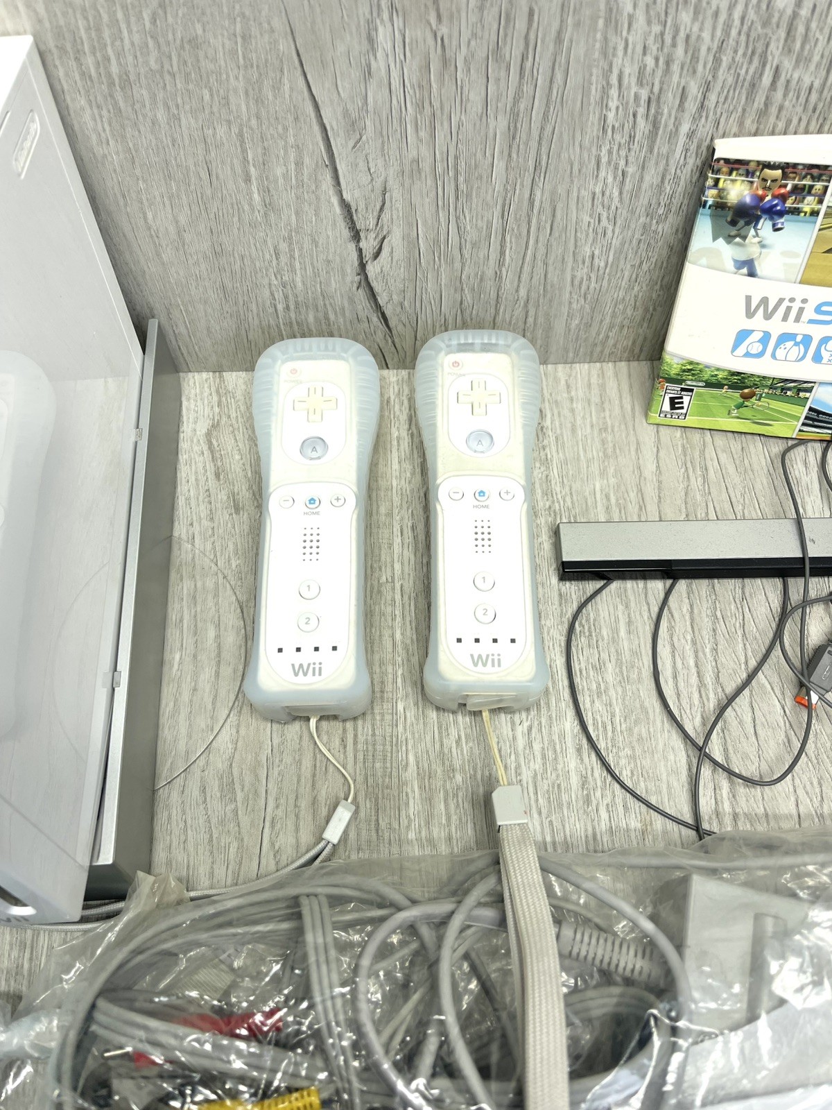 Nintendo Wii Console RVL-001 White CIB Bundle 2 Remotes Wii Sports Tested