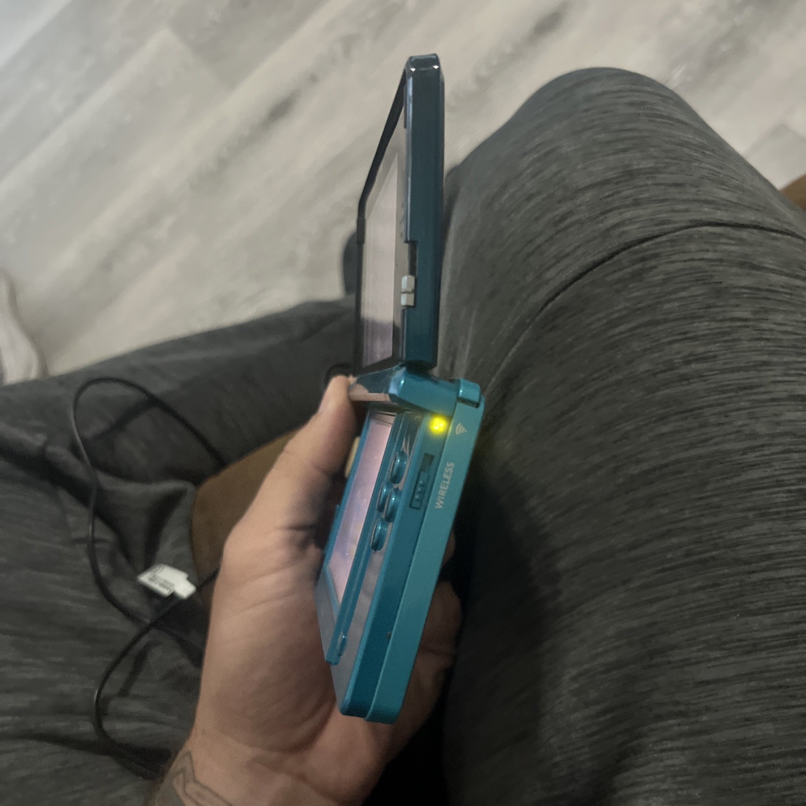 Nintendo 3DS Handheld System – Aqua Blue Charger, Stylus Doesn’t Read Games