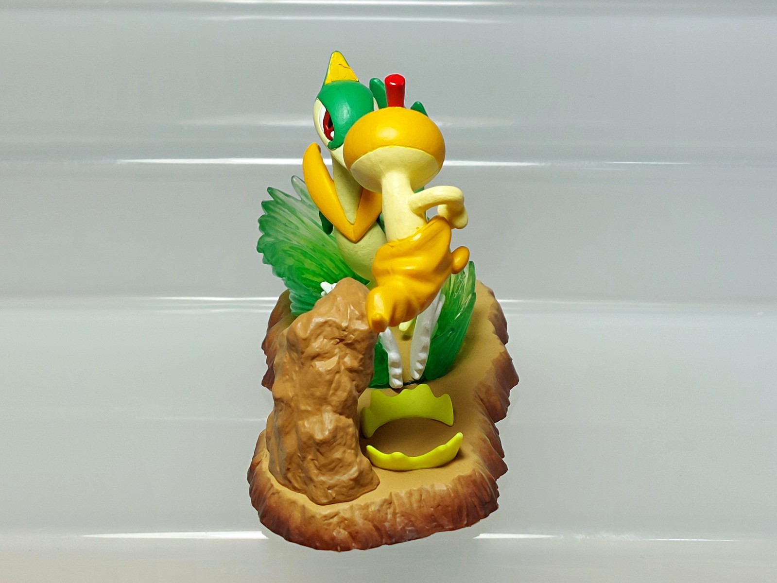 Scraggy vs Servine Pokemon Battle Motions Figure Diorama Bandai 2011 Japan 2.4in