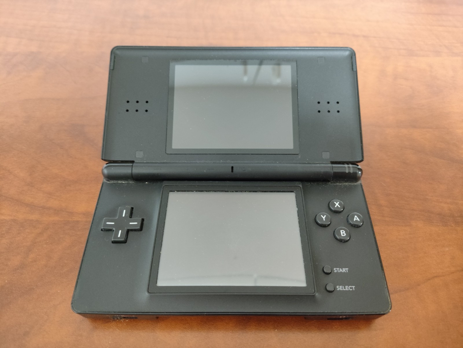 Nintendo Game Boy Advance SP Silver, Black DS lite with Pokemon Pearl + Fire Red