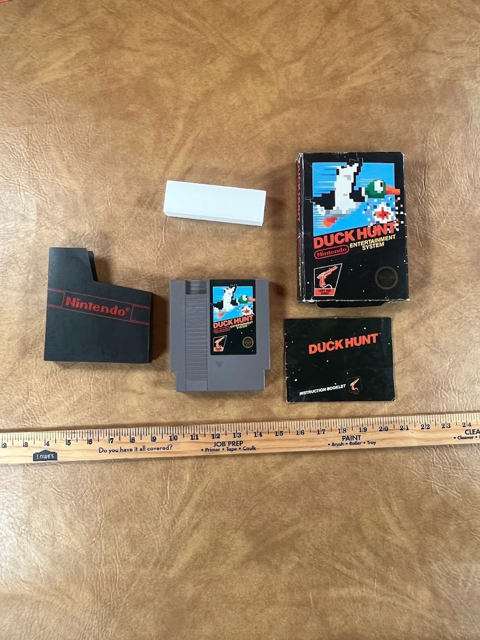 Duck Hunt (Nintendo NES, 1985) Complete CIB Hang Tab 5-Screw w/ Manual and Cover