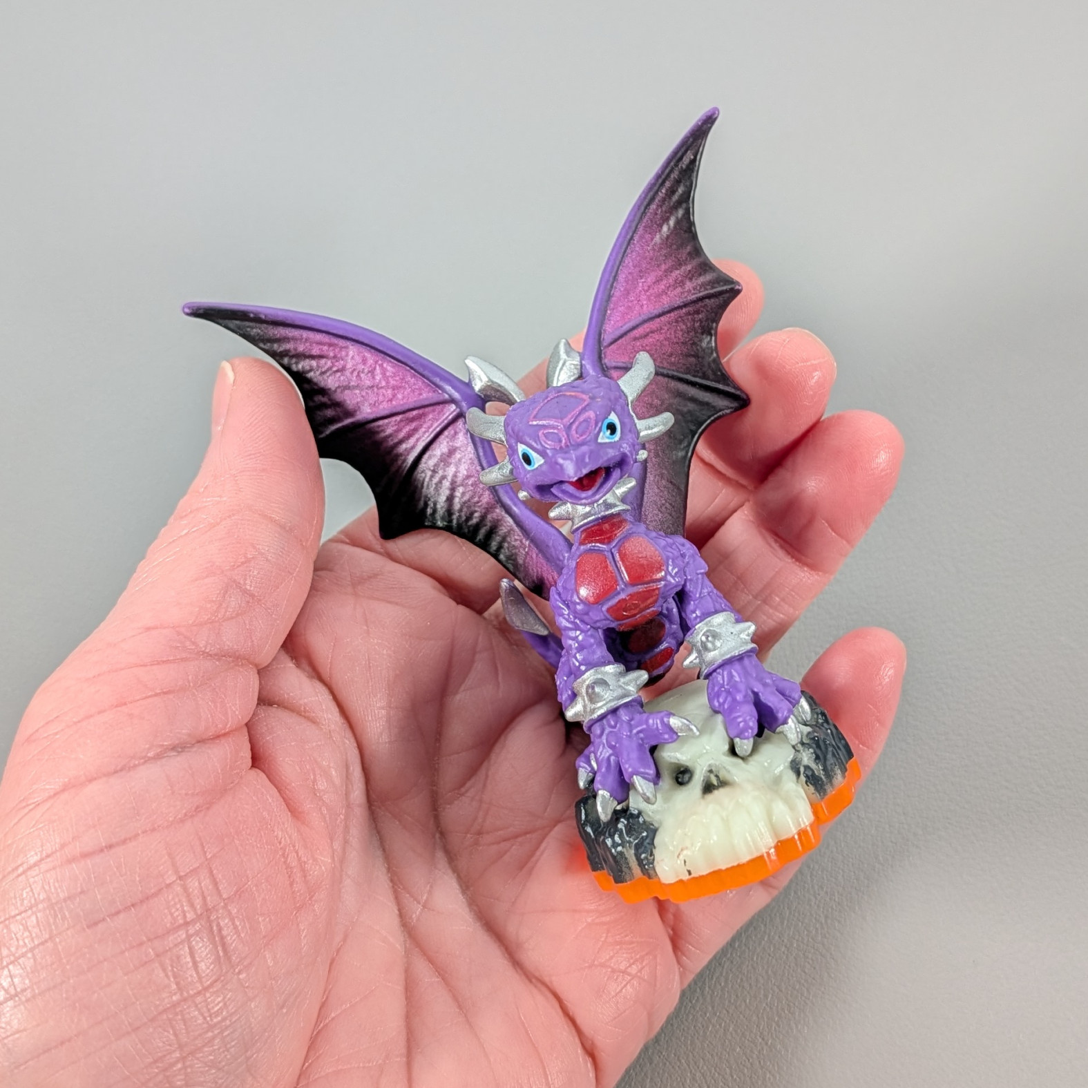 Skylanders Giants Figure – Cynder (Orange Base)