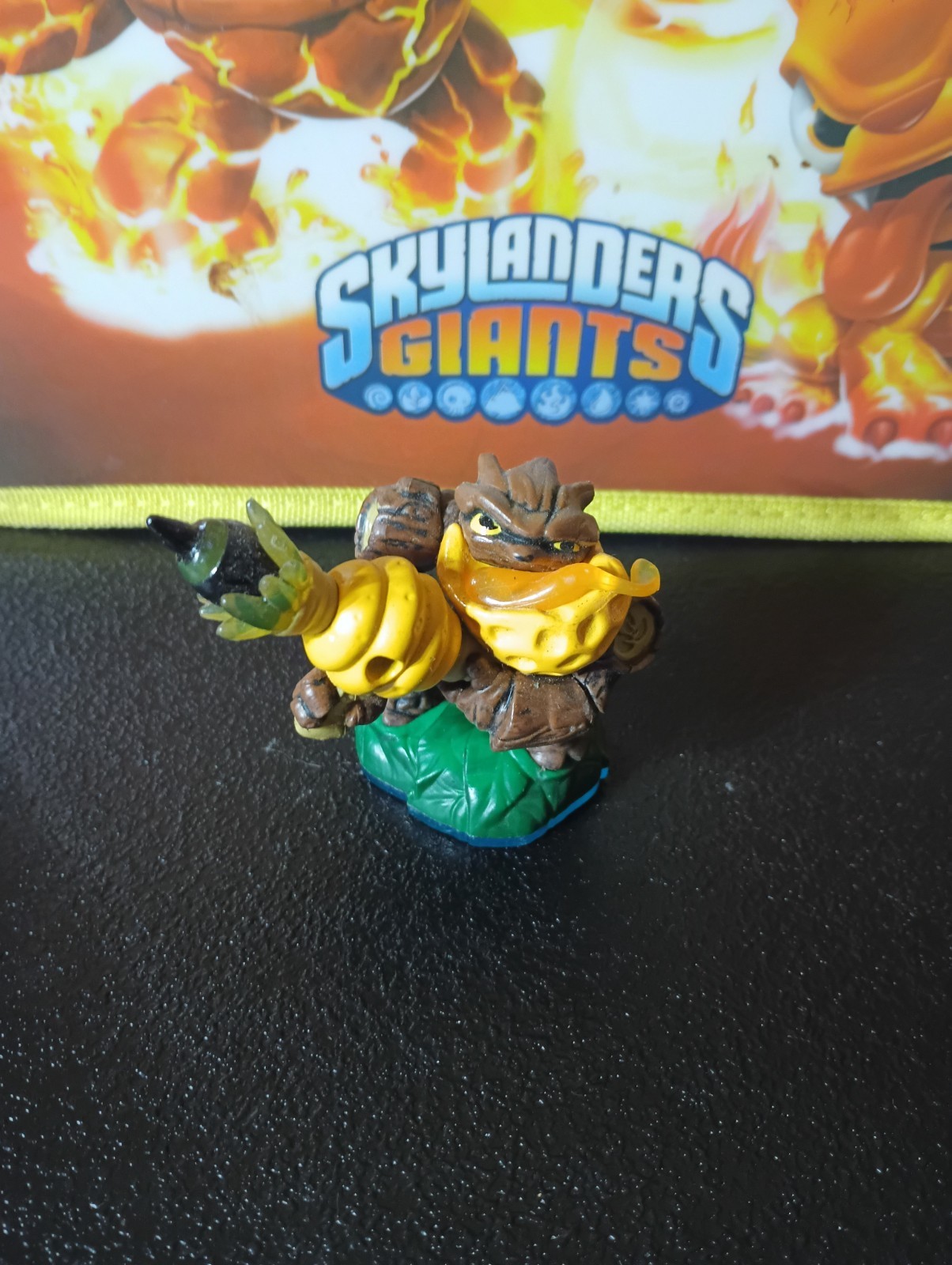 Bumble Blast LightCore – SWAP Force Skylanders