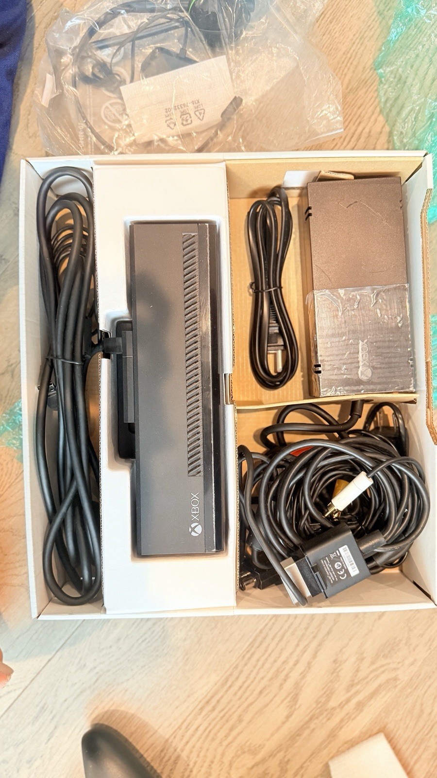 Microsoft Xbox One 500GB Kinect Black w/ Box 2 Controllers PSU Cables