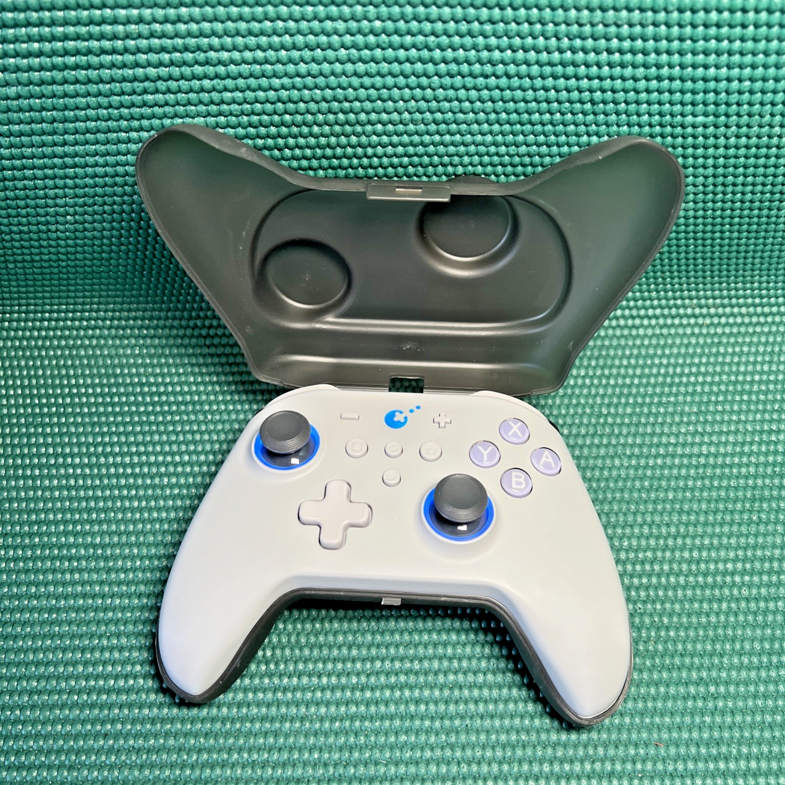 GuliKit KK3 Max Wireless/Wired Controller for PC Phone & Switch (Retro Gray)