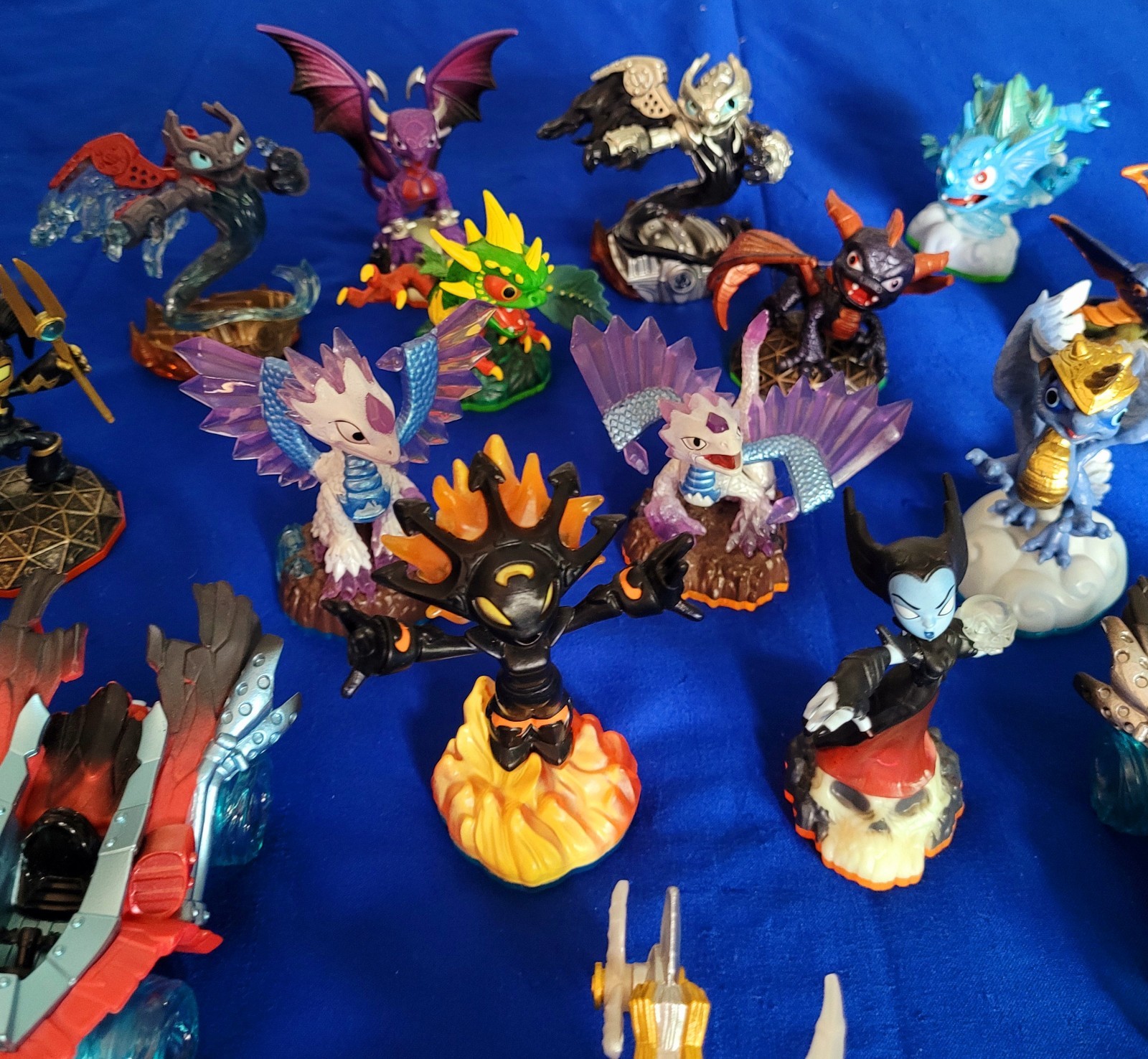 15 Assorted Skylander Figures And 3 Vehicles
