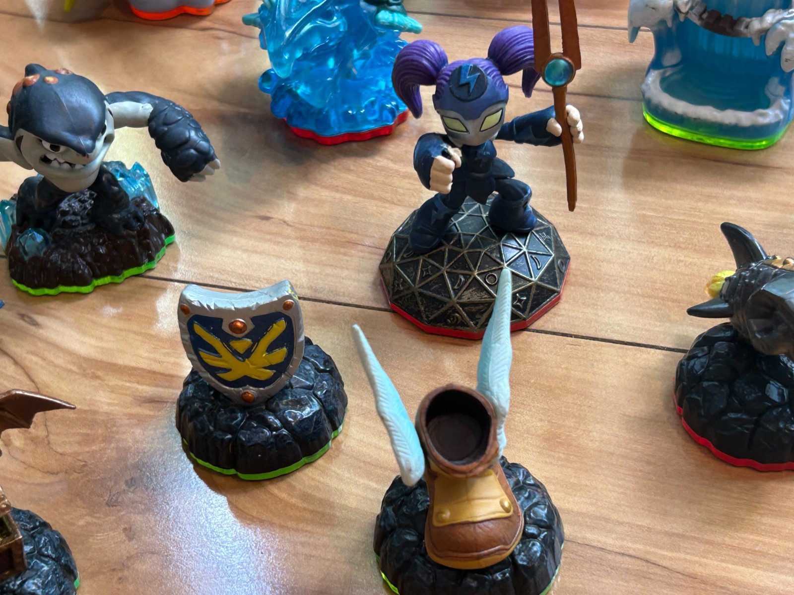 Activision Skylanders LOT of 23 FIGURES- Adventur, Giants, Swap Force, Trap Team