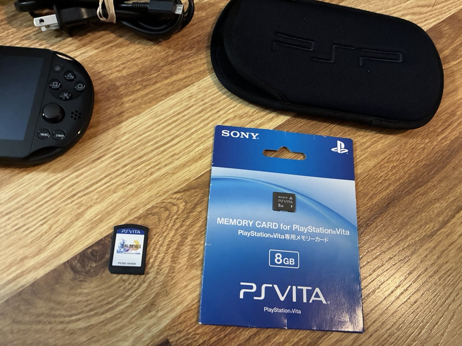 Sony PlayStation PS Vita PCH-2001 Handheld Console w Charger, 8gb, Final Fantasy