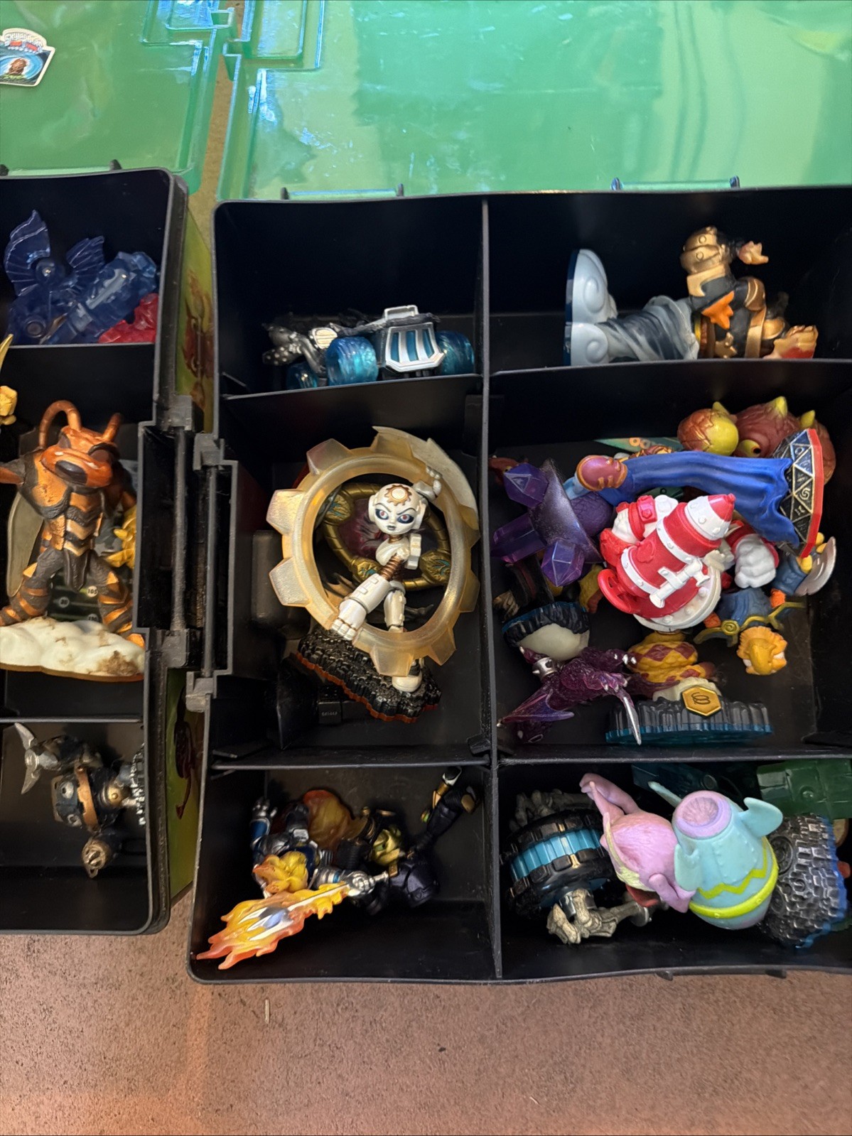 Skylander Lot 75+ Pieces – 3 Carrying Cases.